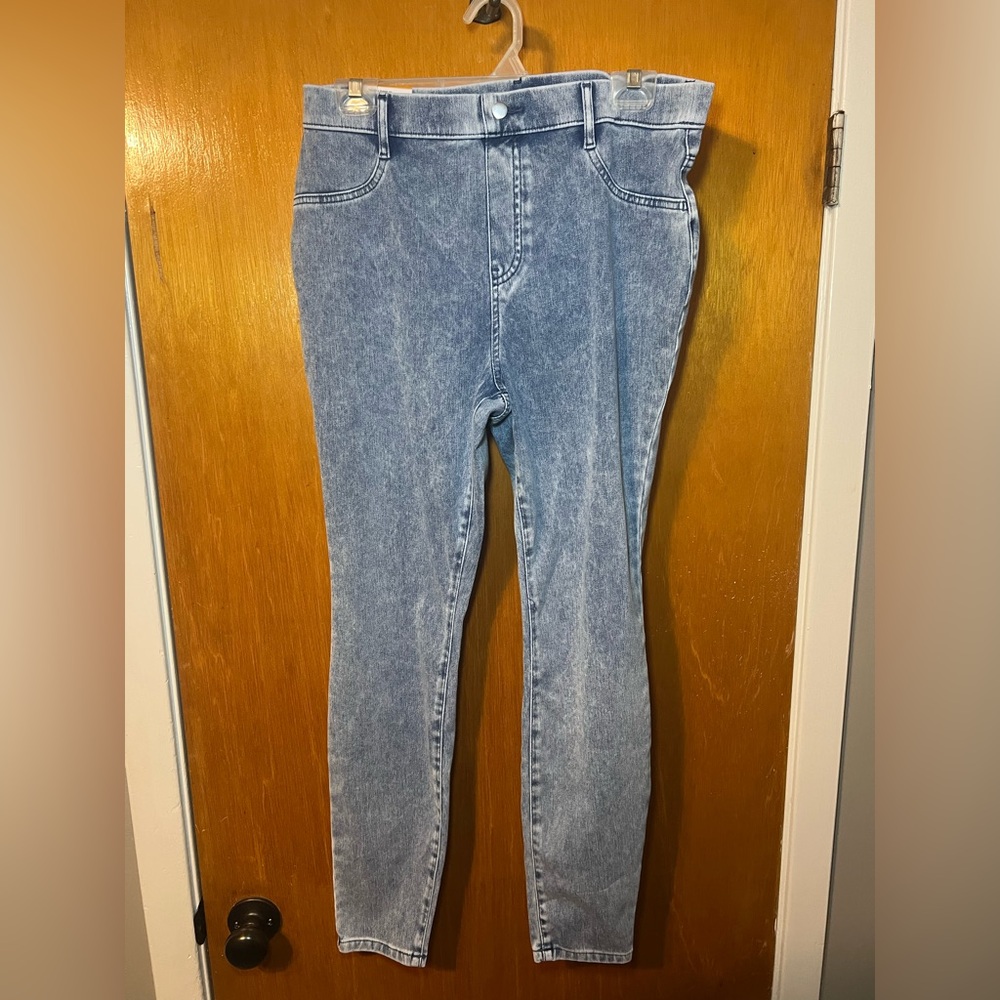 NWT Time And Tru High Rise Stretch Fitted Light Acid Wash Jeggings